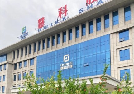 五月石榴紅勝火，花團(tuán)錦簇滿慧科！